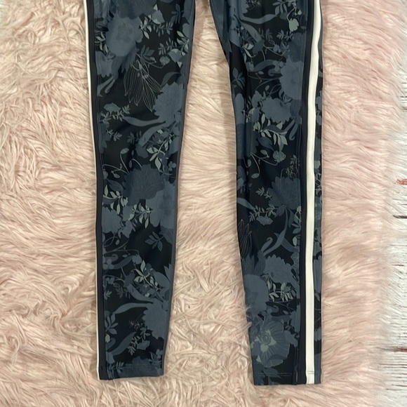 Splits59 Sydney graphite floral high rise leggings - Picture 6 of 9